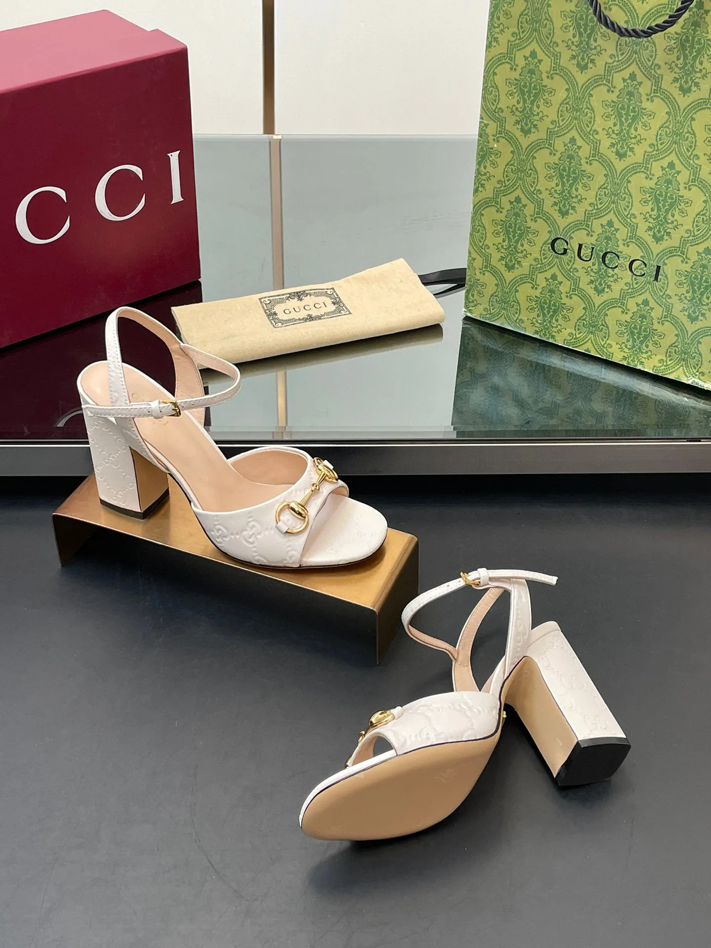 Босоножки Женские Gucci 17614709