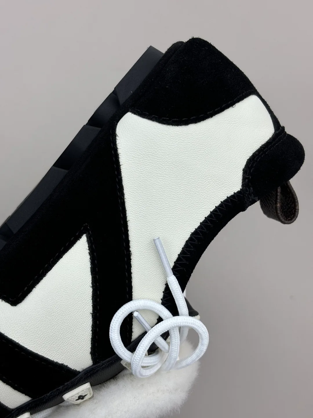 Кроссовки Женские Louis Vuitton 18006199