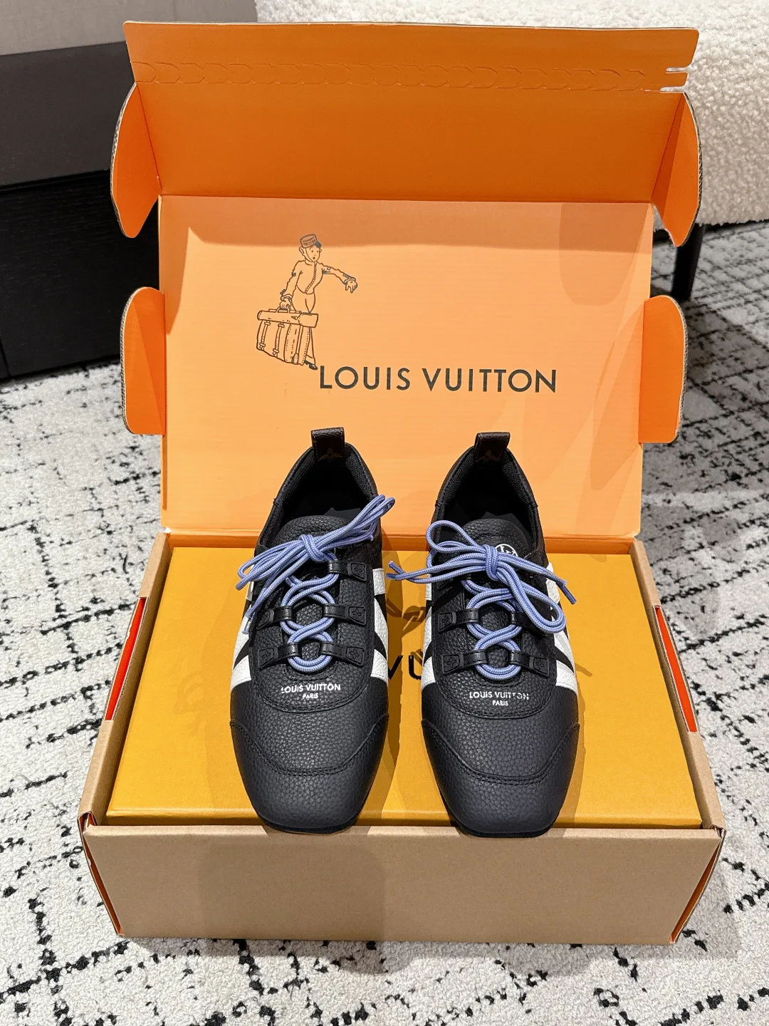 Кроссовки Женские Louis Vuitton 18409711