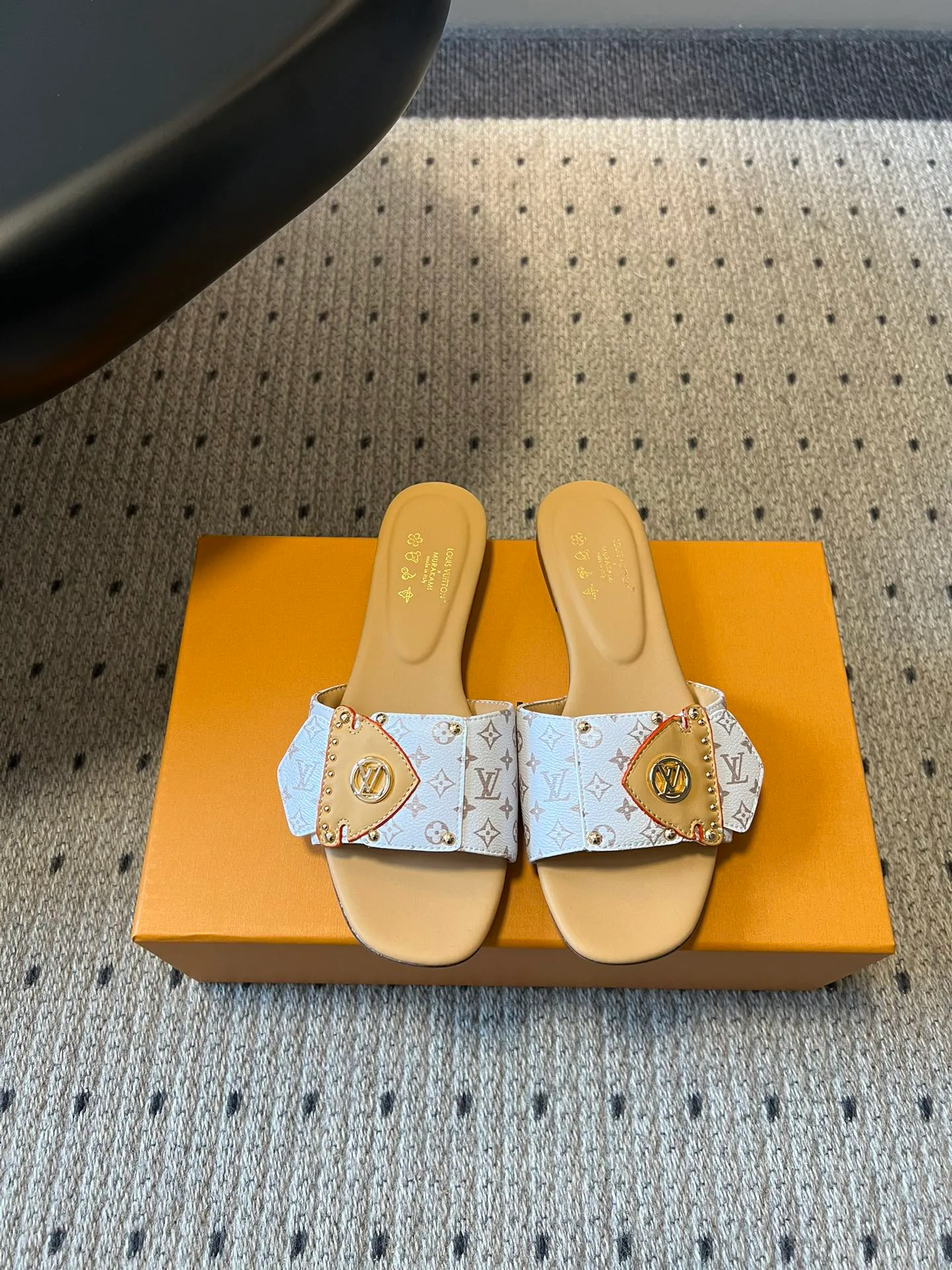 Шлепанцы Женские Louis Vuitton 12697564