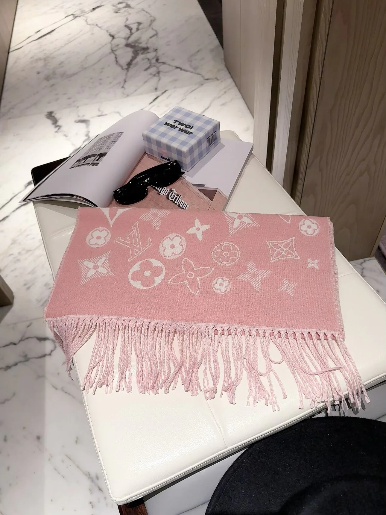 Шарфы Louis Vuitton 18377550