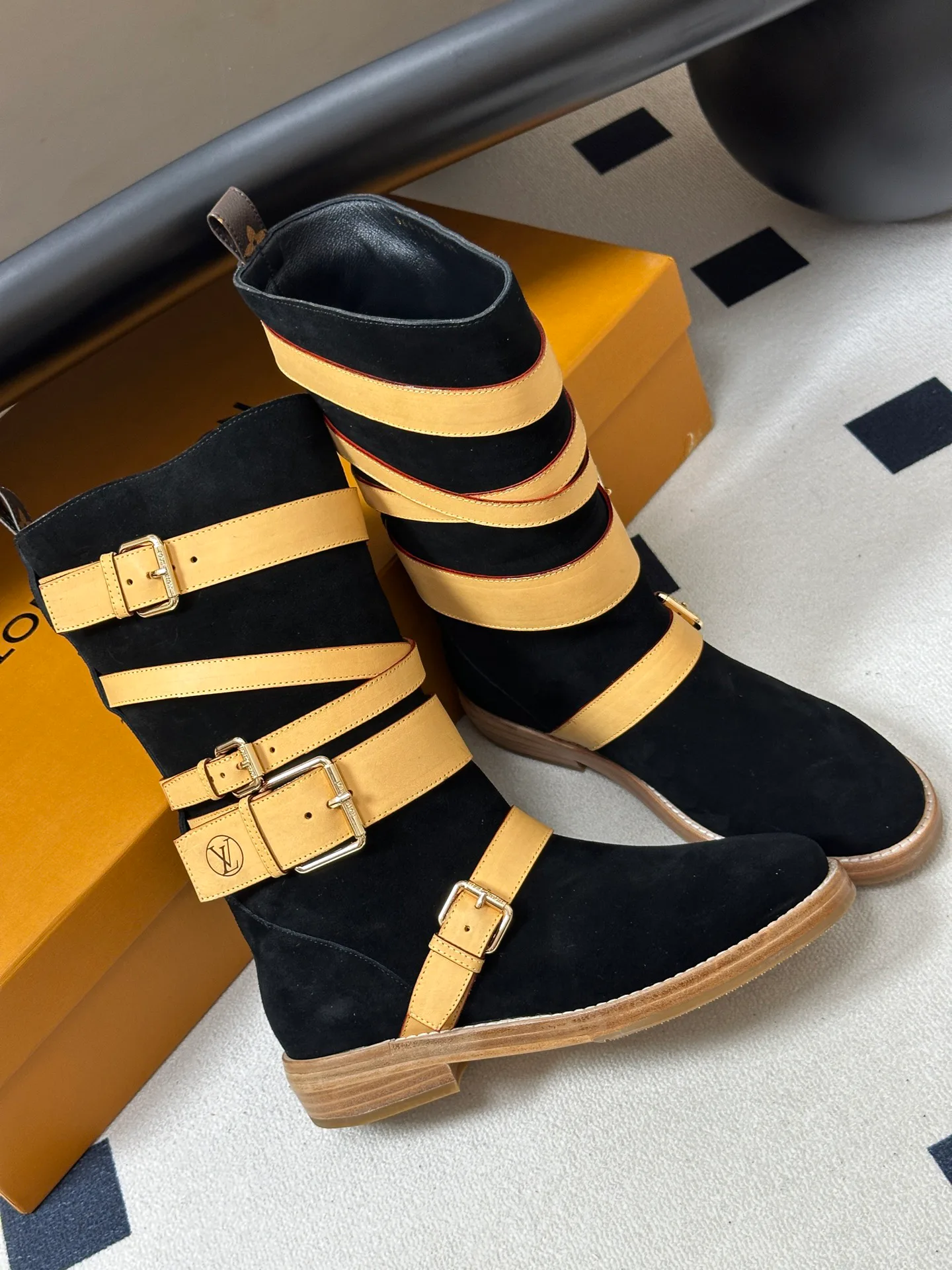 Сапоги Женские Louis Vuitton 18049430