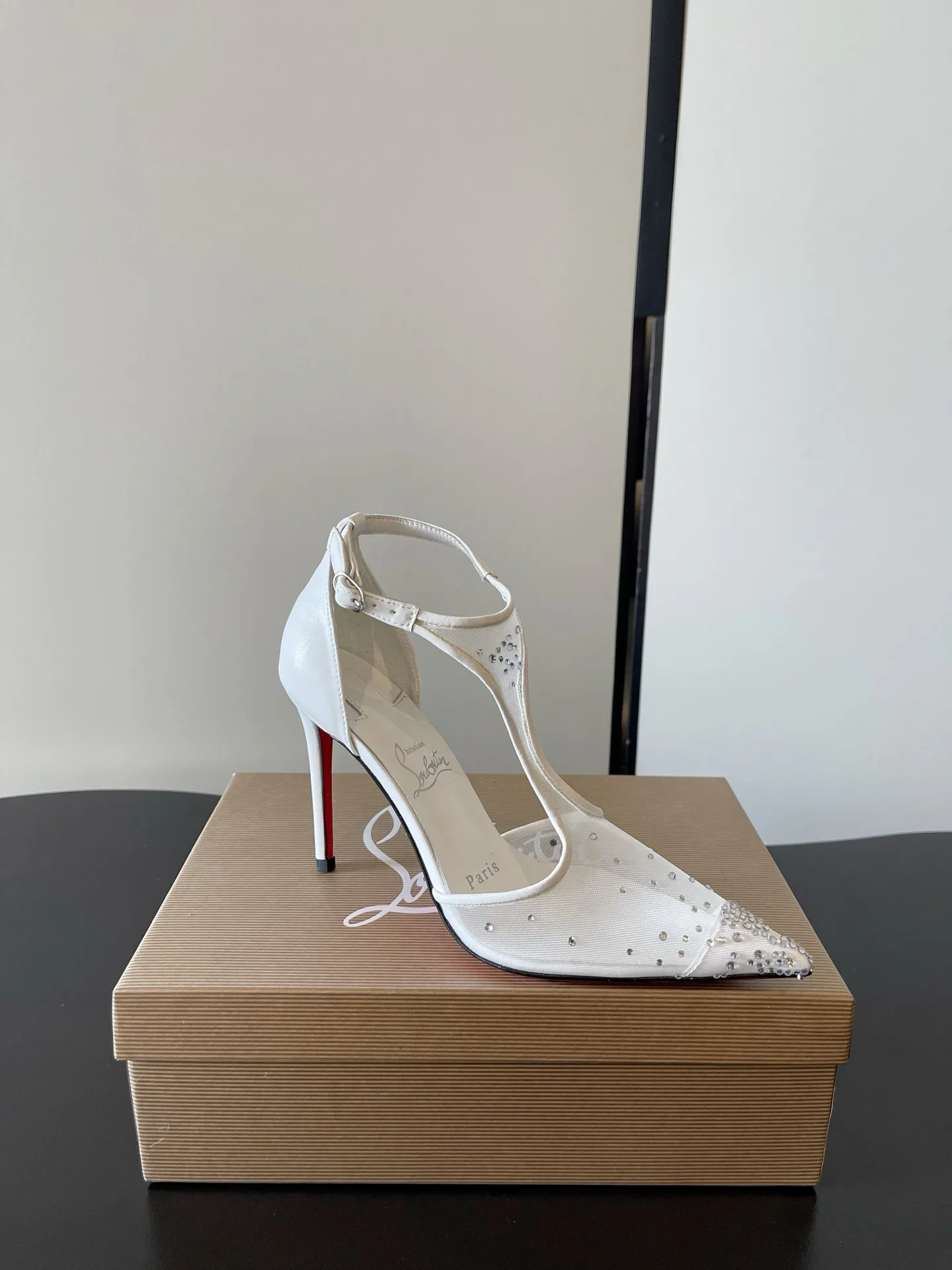 Босоножки Женские Christian Louboutin 18687150