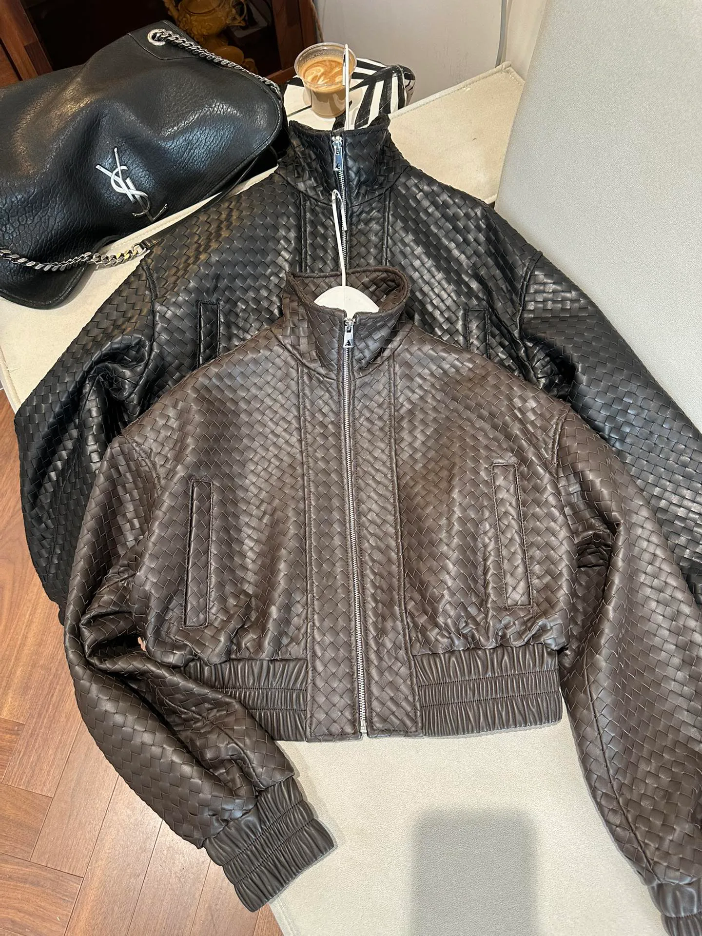 Кожаные Куртки И Дублёнки Женские Bottega Veneta 16935409