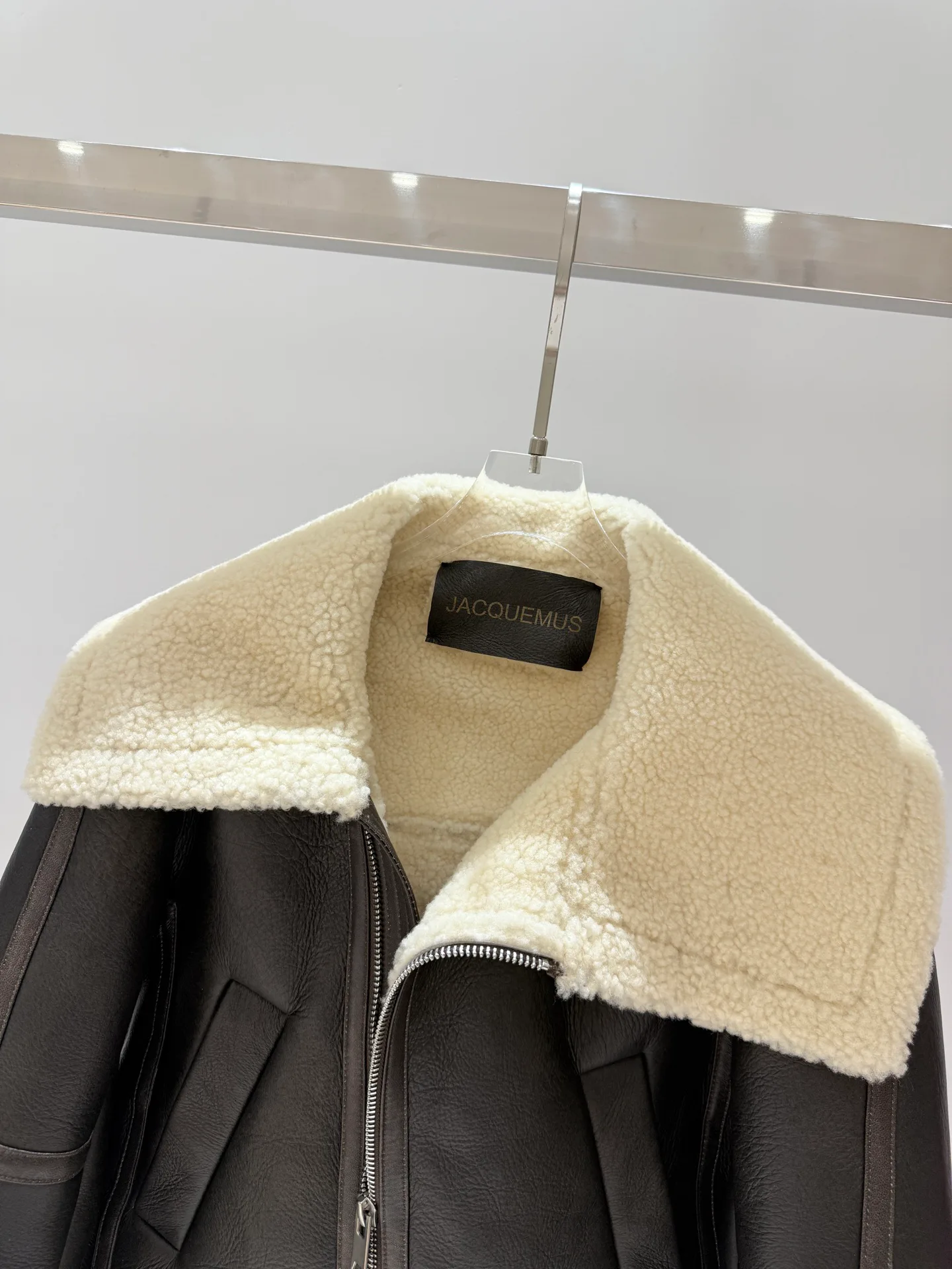 Кожаные Куртки И Дублёнки Женские Jacquemus 18082984