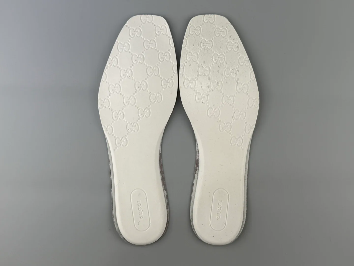 Кроссовки Женские Gucci 18552270