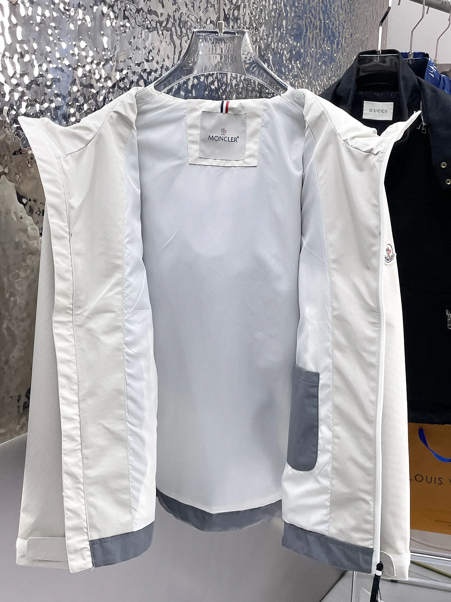 Куртки И Пуховики Мужские Moncler 9352302