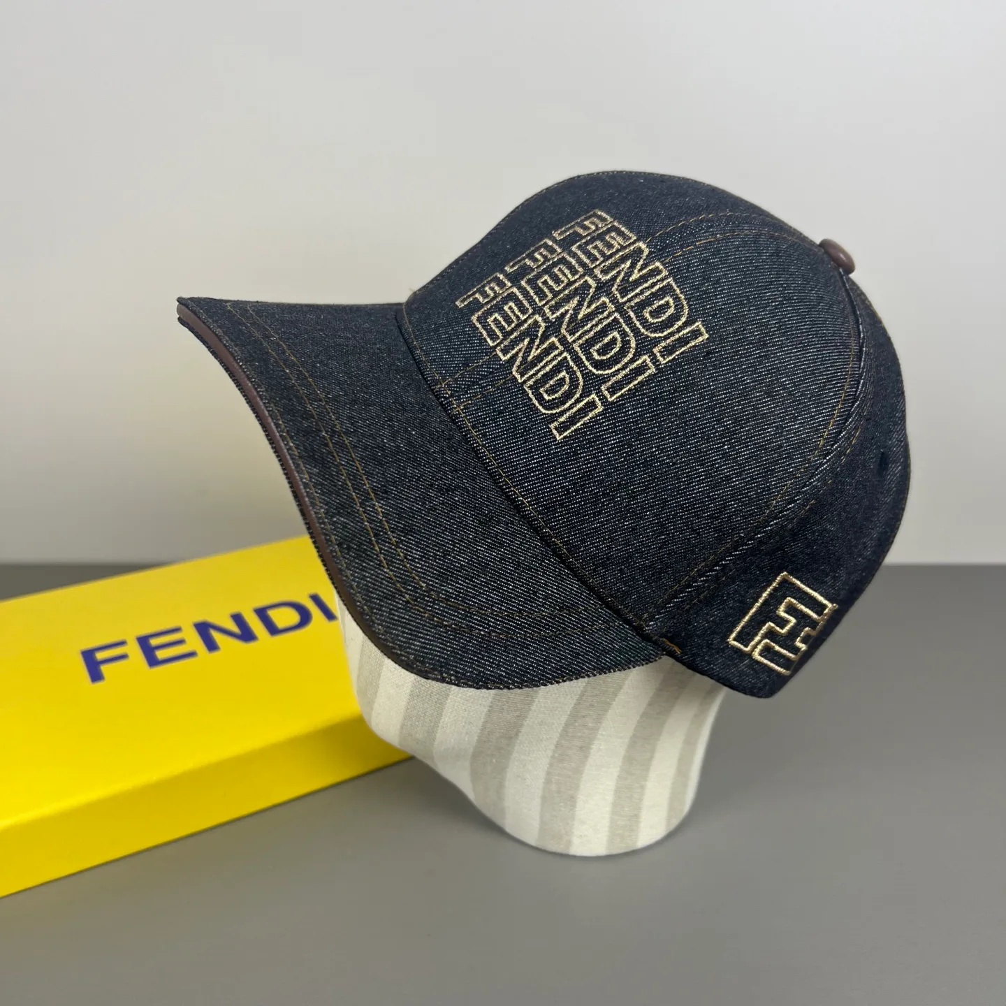 Головные Уборы Fendi 12960636