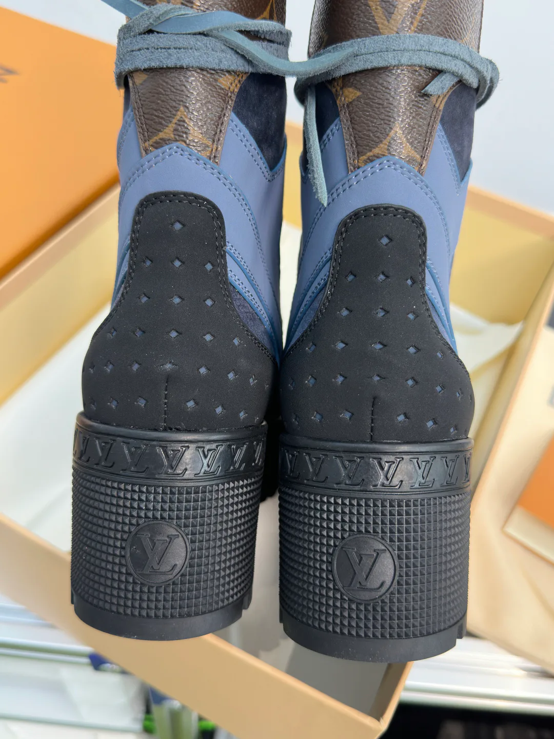 Ботинки Женские Louis Vuitton 18741649