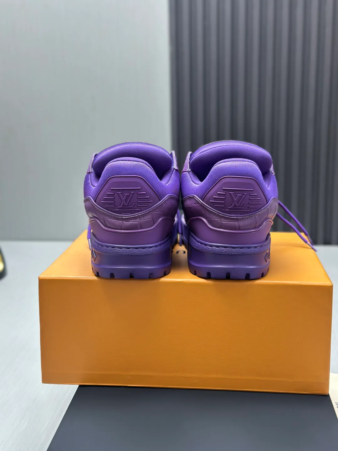 Кроссовки Женские Louis Vuitton 230768