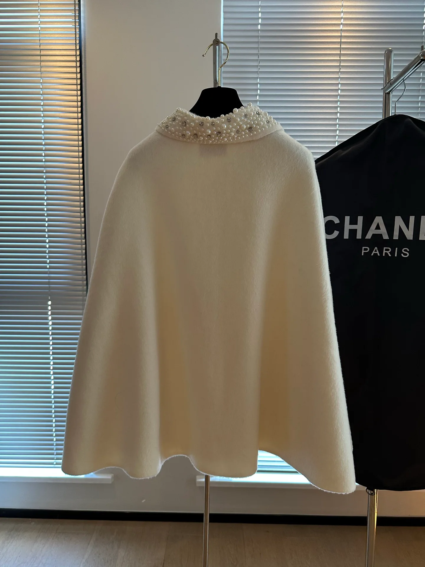 Пальто Женские Chanel 19018257