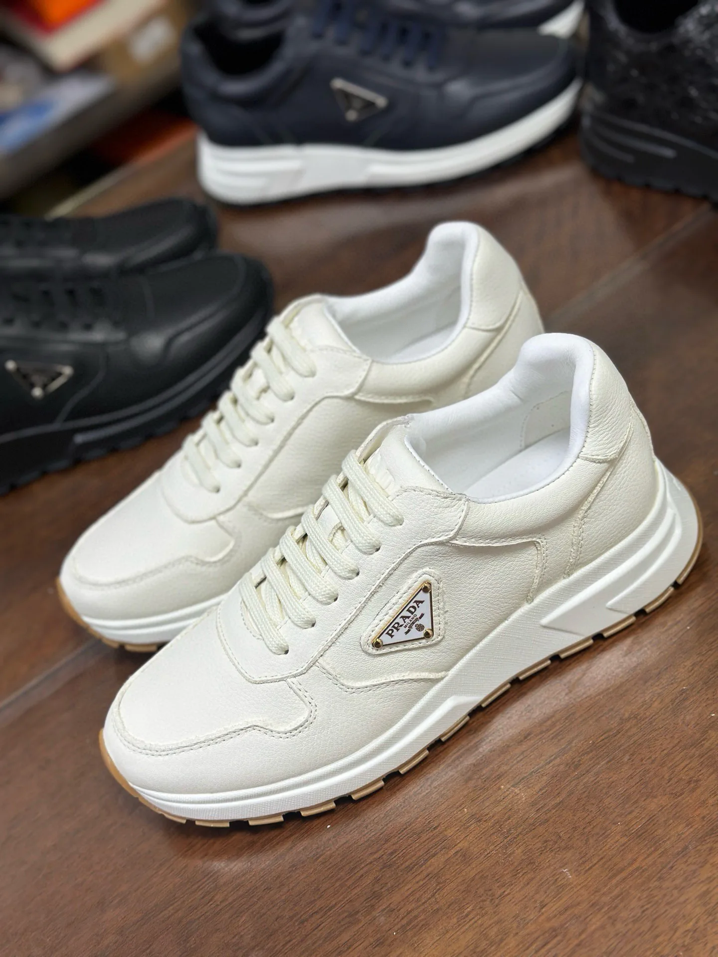 Кроссовки Женские Prada 18708342