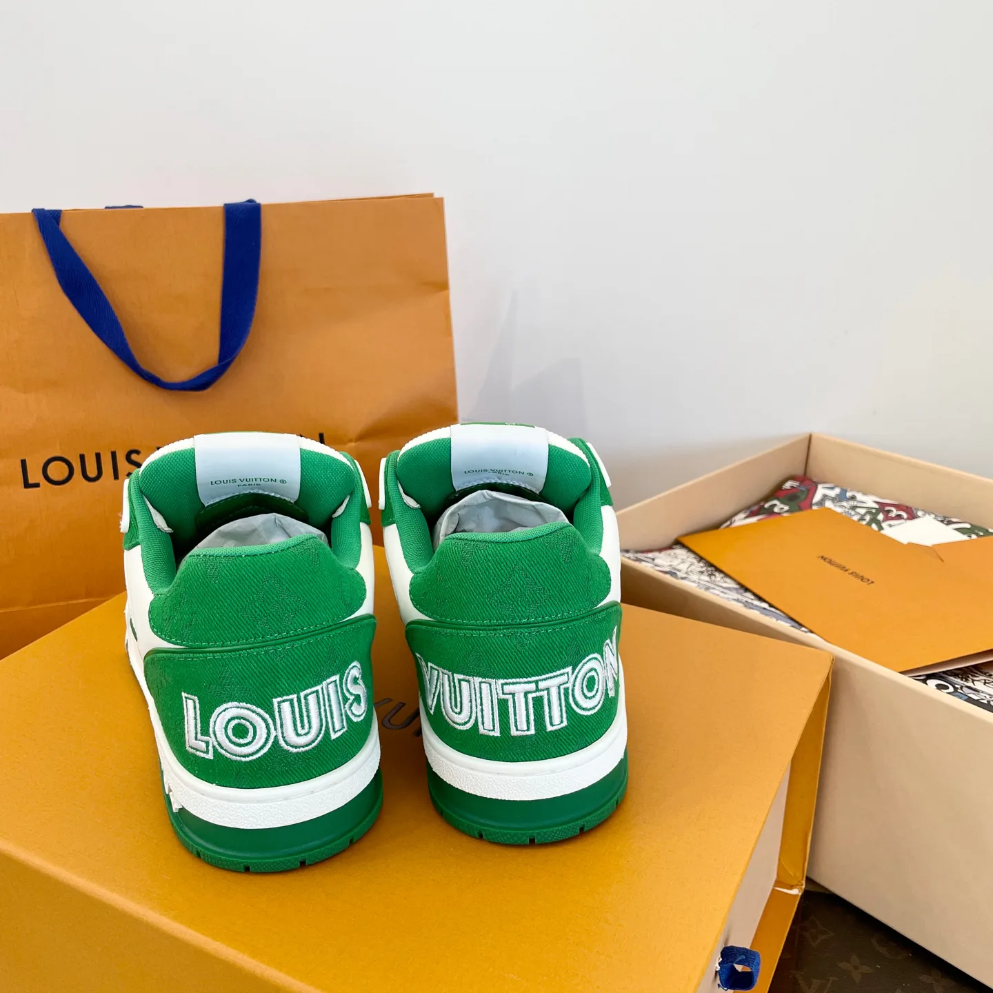 Кроссовки Женские Louis Vuitton 2296949