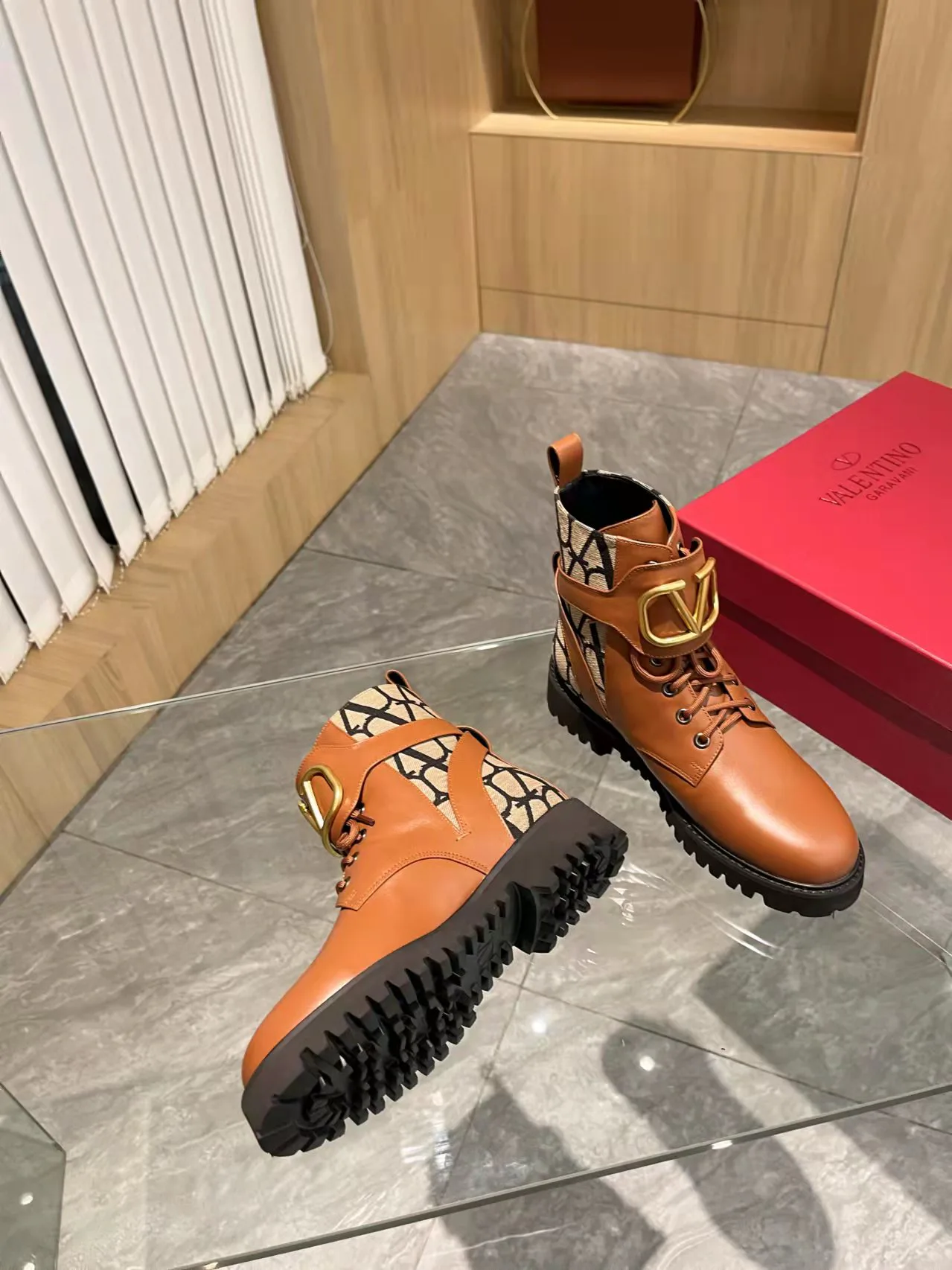 Ботинки Женские Valentino 18616592