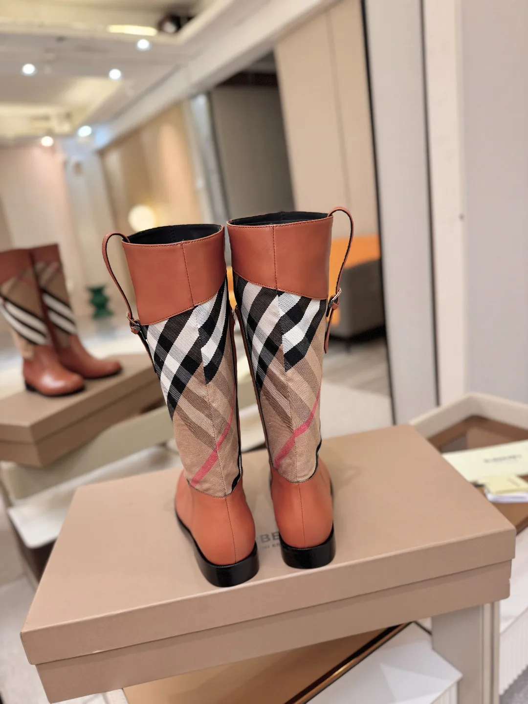 Сапоги Женские Burberry 20104744