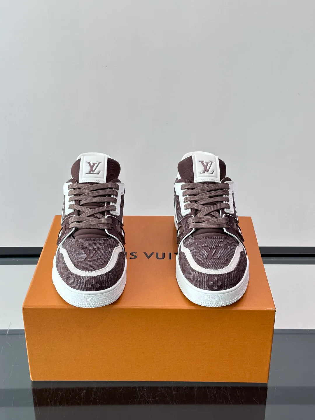 Кроссовки Женские Louis Vuitton 17982450