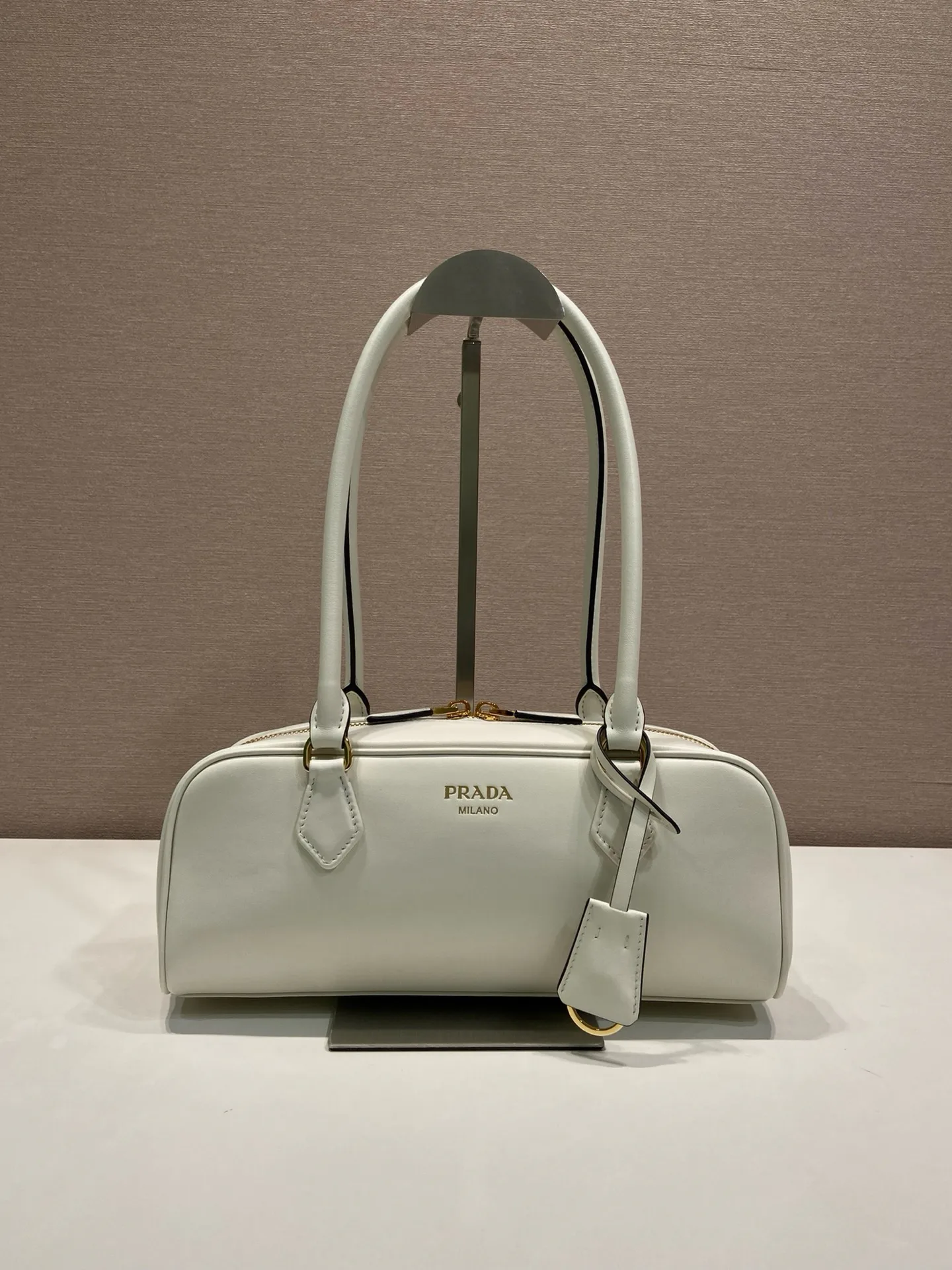 Классические Сумки Женские Prada 17278494