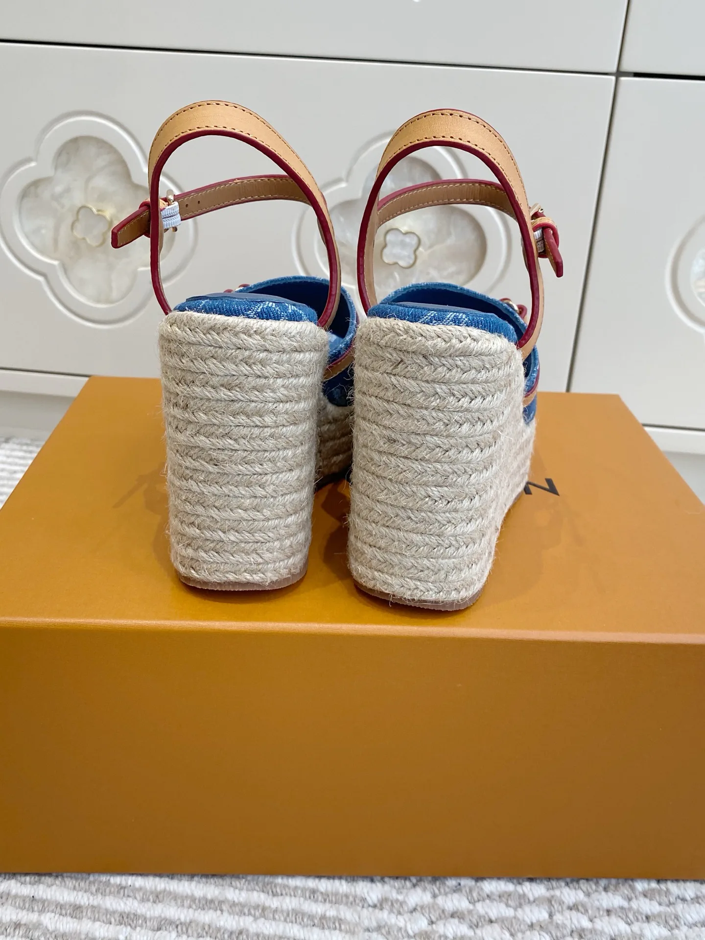 Босоножки Женские Louis Vuitton 12779854