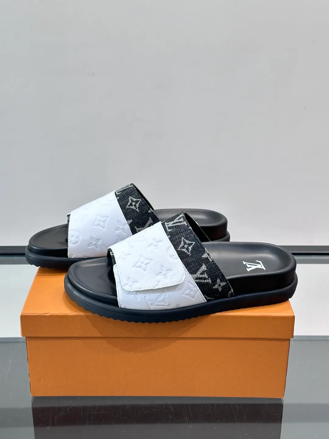 Шлепанцы Мужские Louis Vuitton 13353098