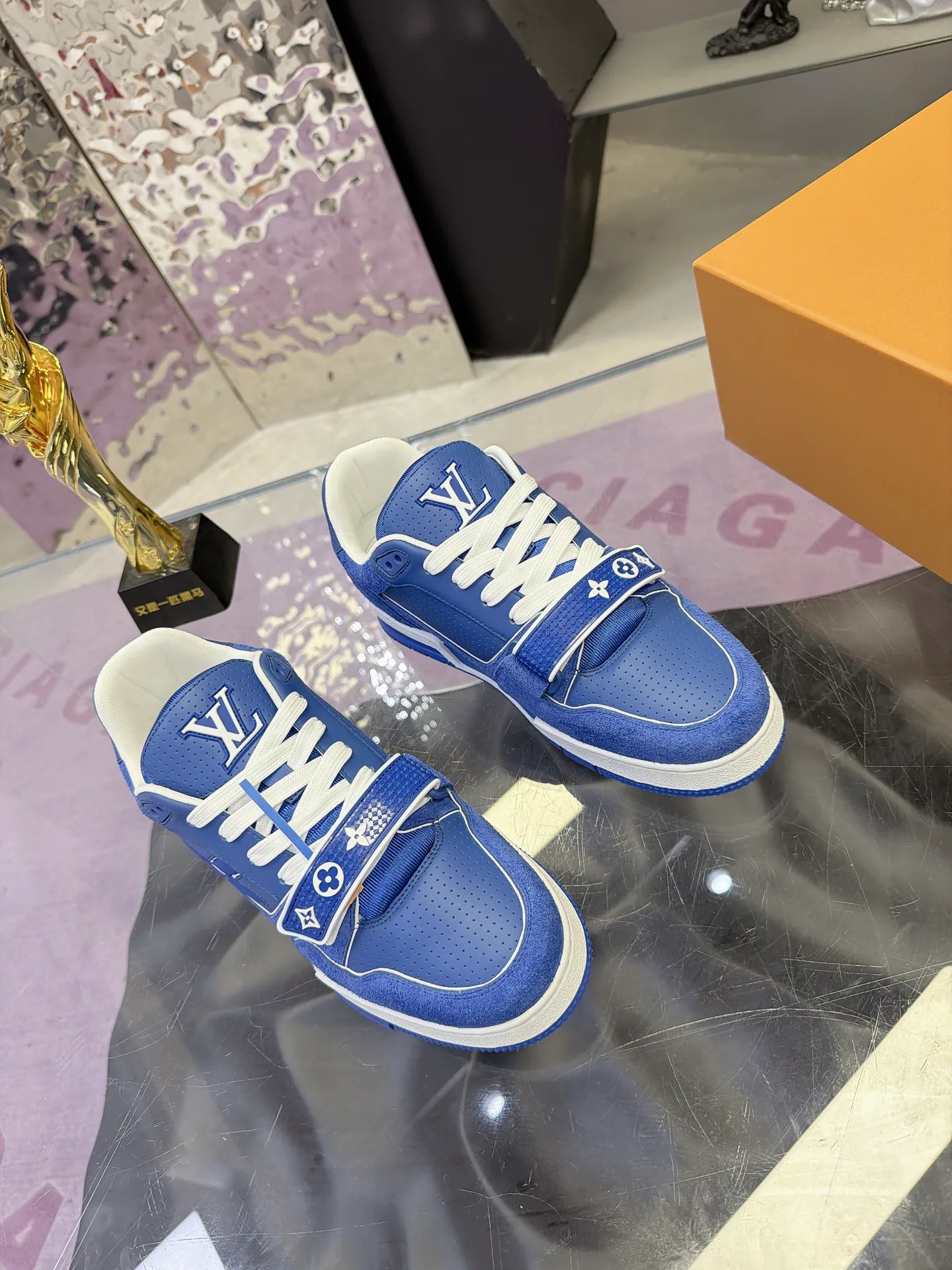 Кроссовки Женские Louis Vuitton 17740574