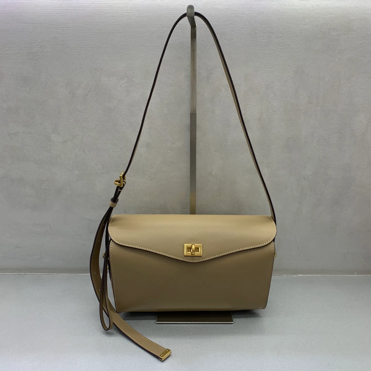 Классические Сумки Женские Balenciaga 16862749