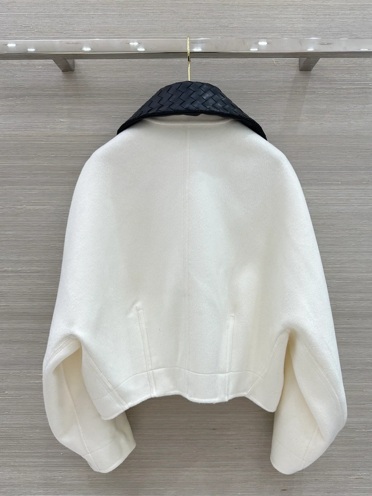 Куртки И Пуховики Женские Bottega Veneta 18768426