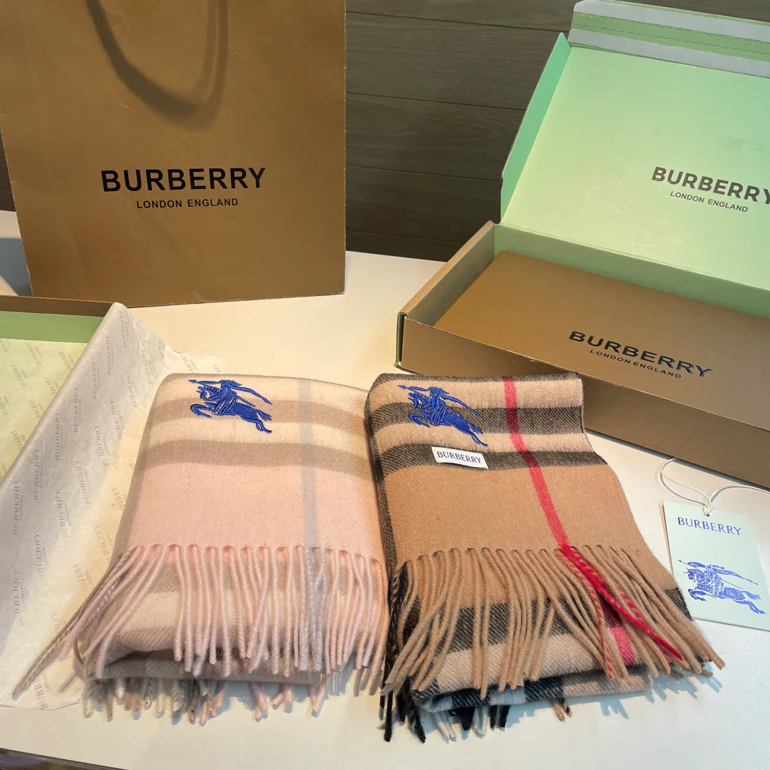 Шарфы Burberry 18449890