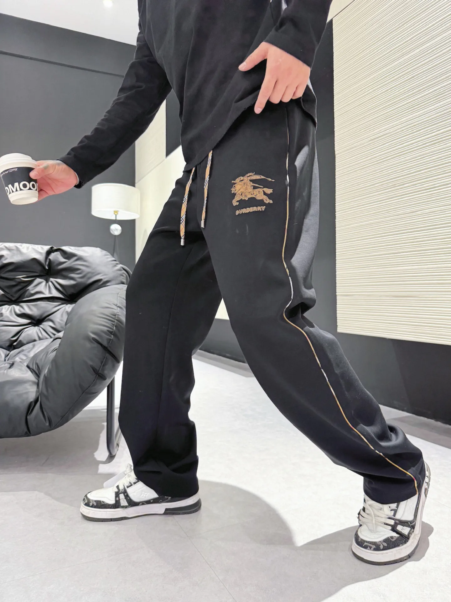 Брюки Мужские Burberry 998970