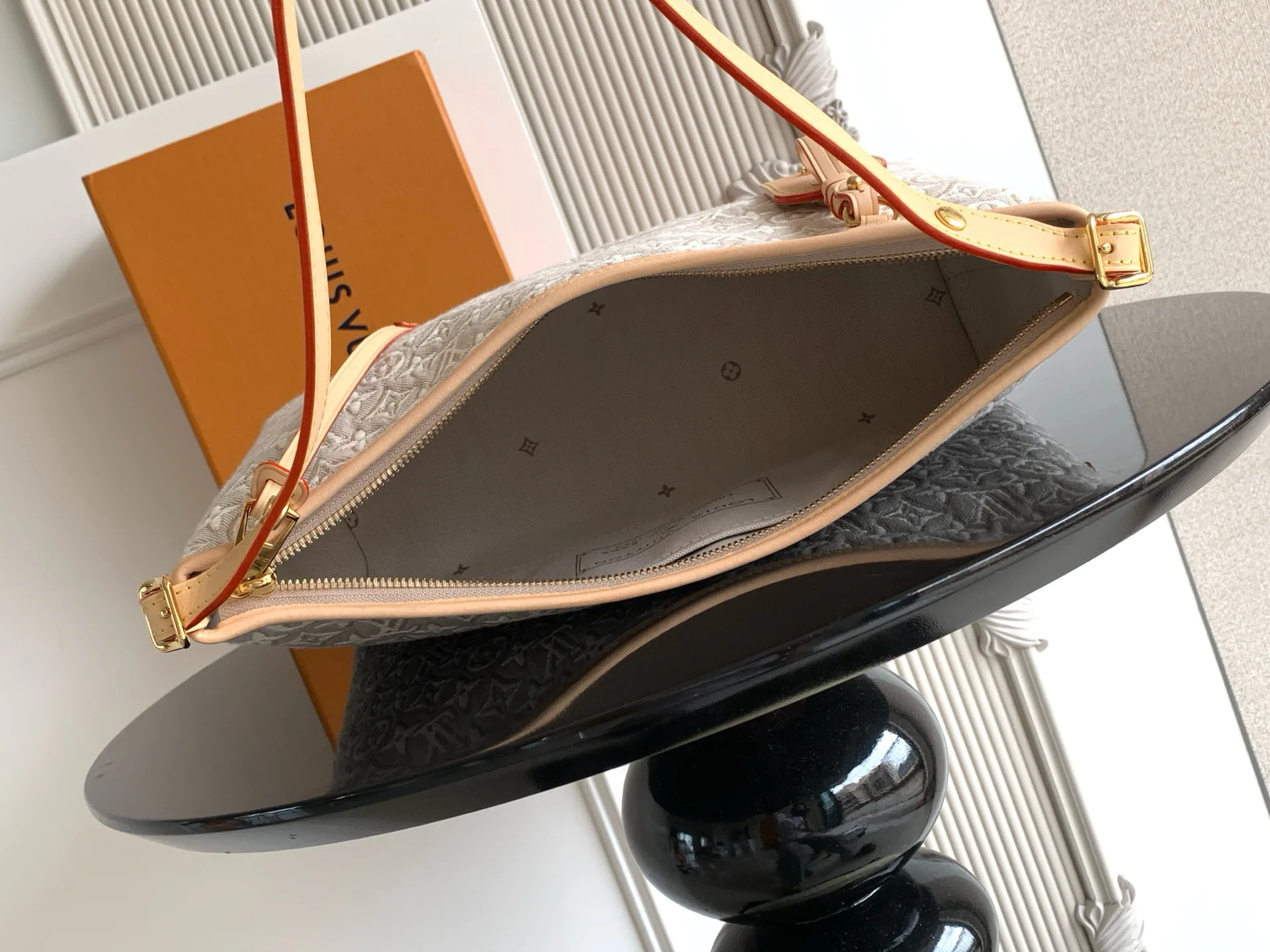 Классические Сумки Женские Louis Vuitton 17483340