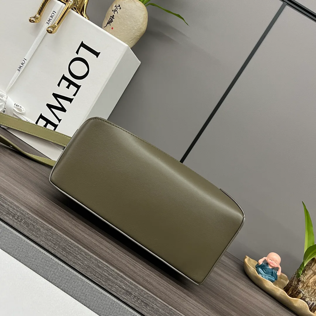 Классические Сумки Женские Loewe 11699893