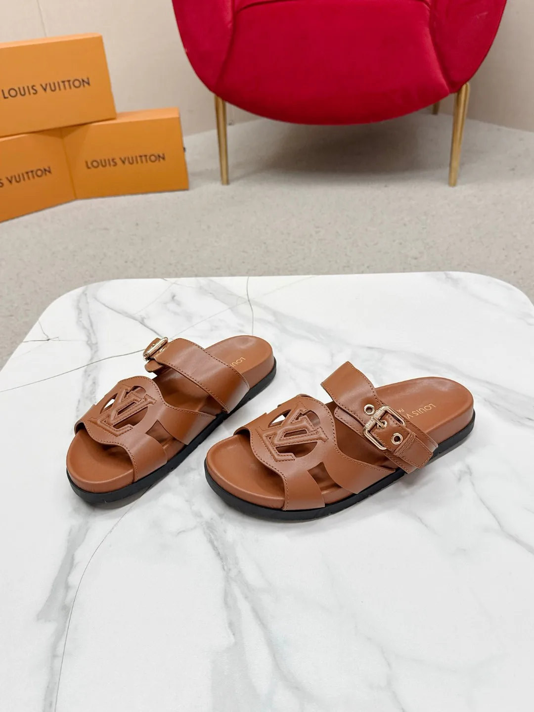 Шлепанцы Женские Louis Vuitton 18235691