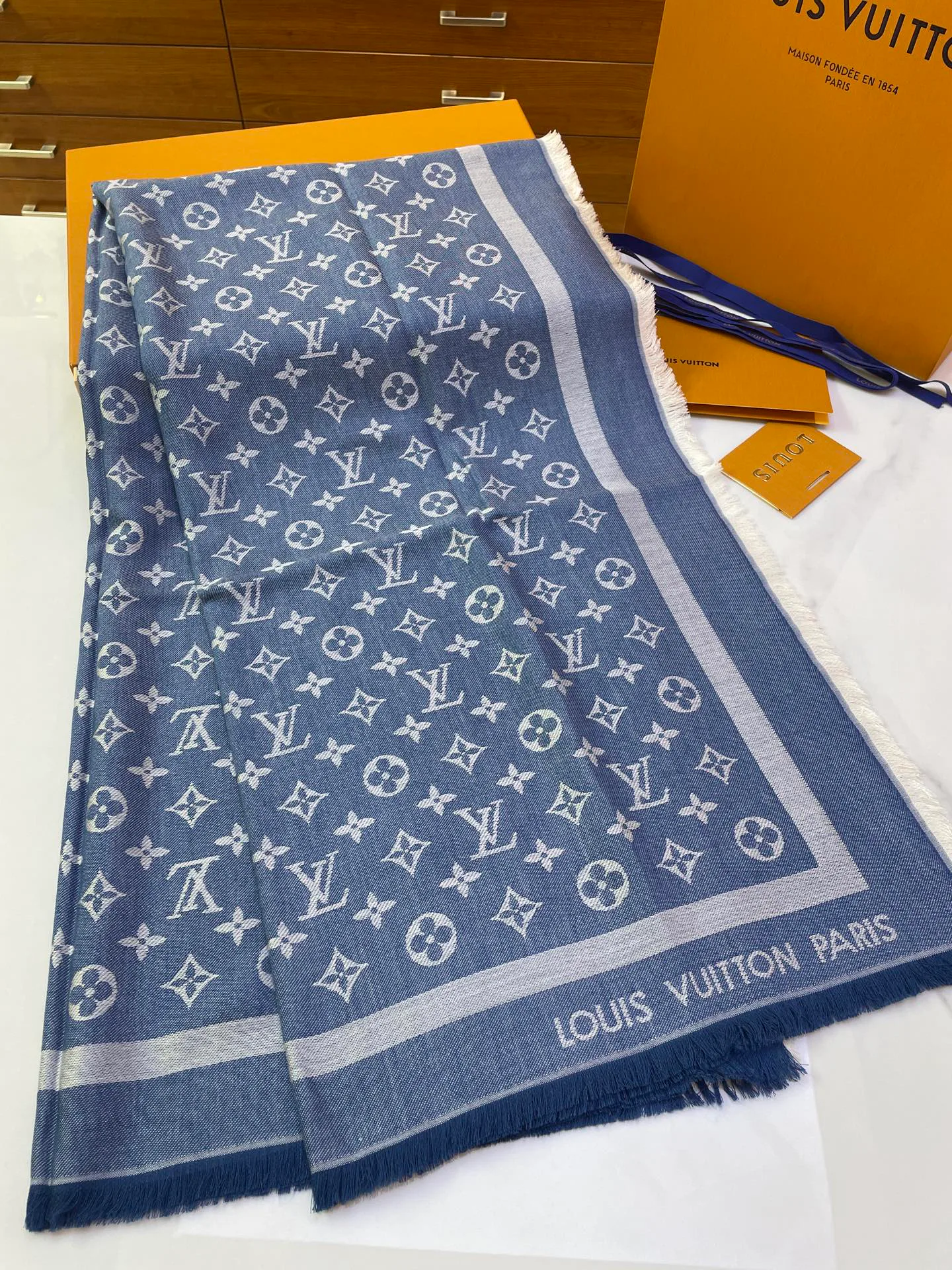 Шарфы Louis Vuitton 17928310