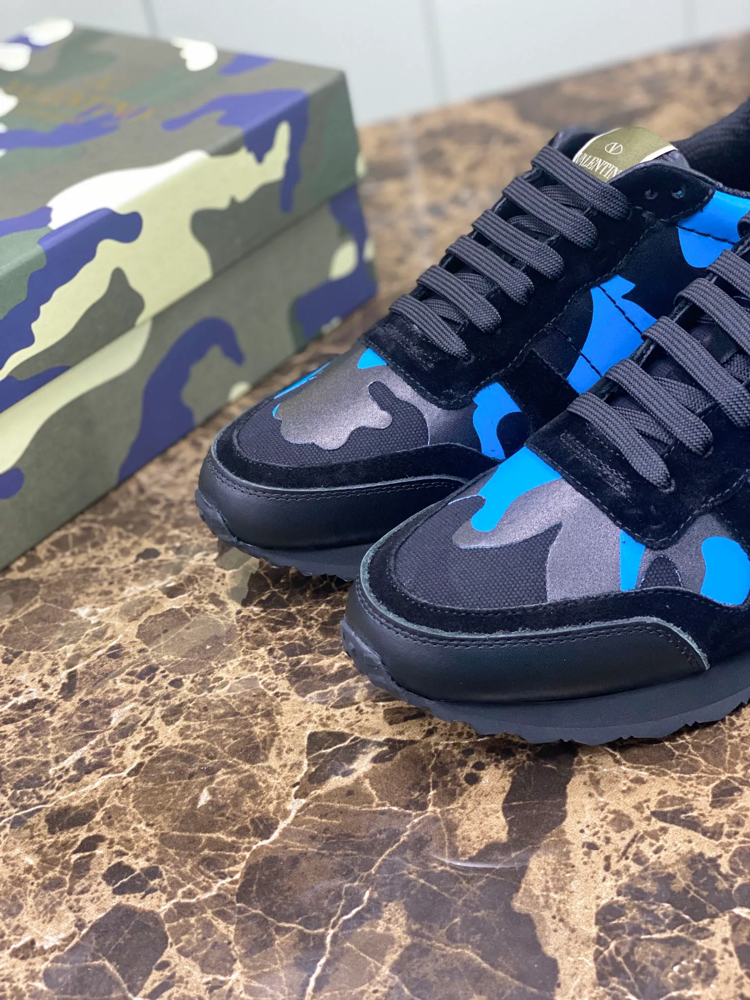 Кроссовки Женские Valentino 10736439