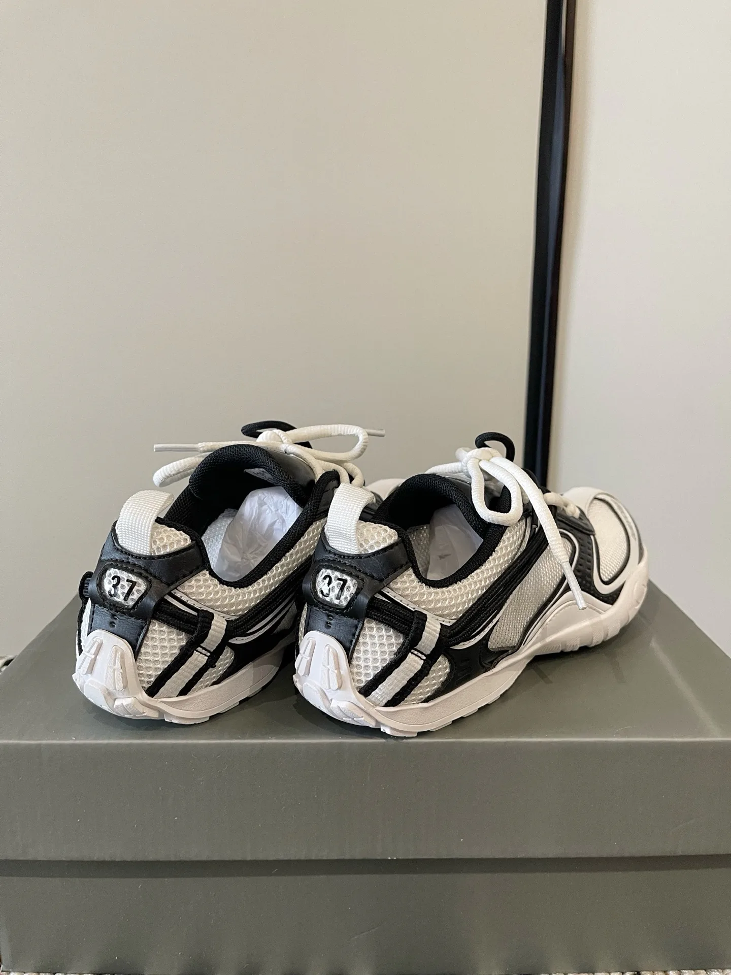 Кроссовки Женские Balenciaga 18386309
