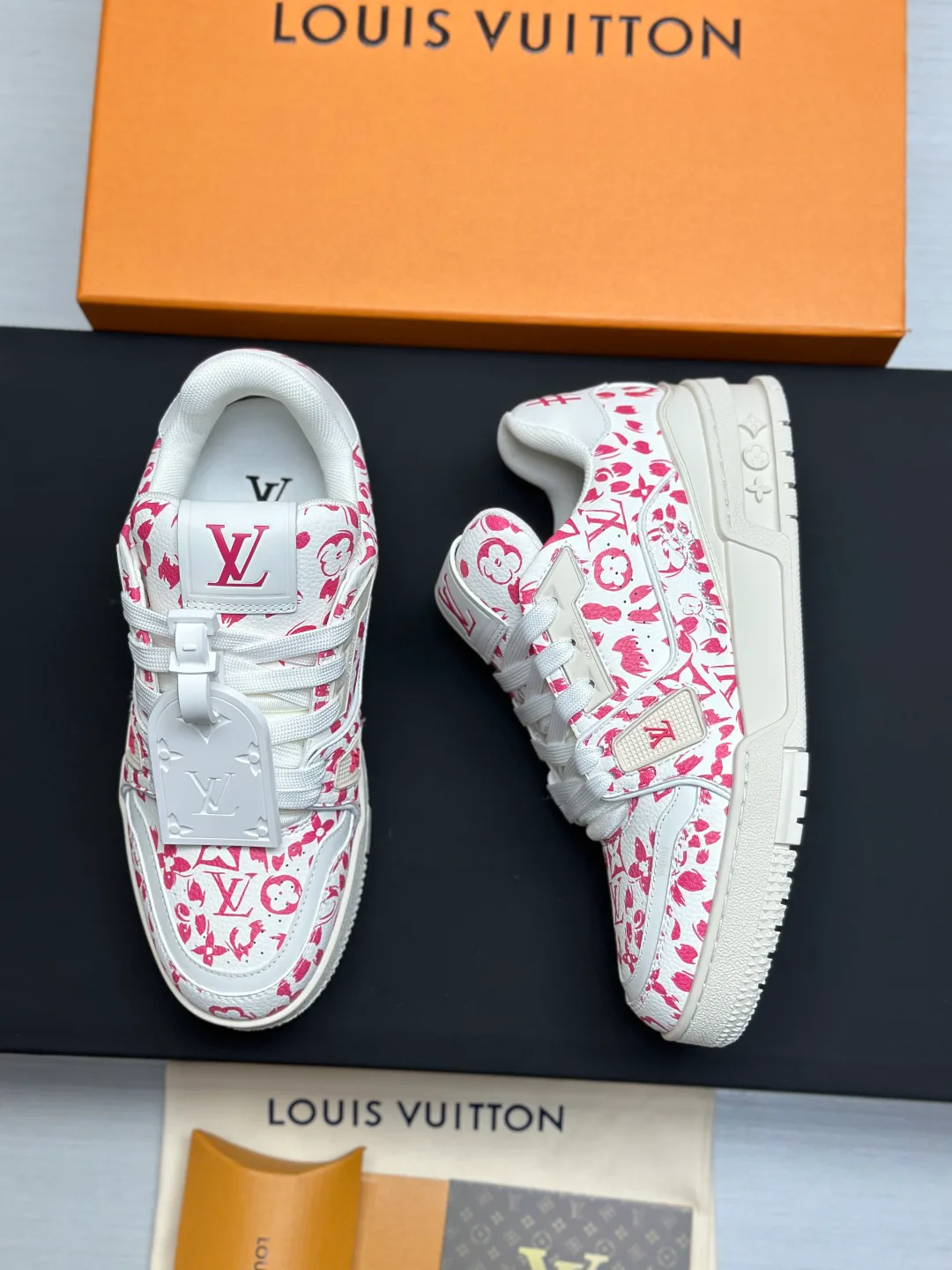 Кроссовки Женские Louis Vuitton 10646367