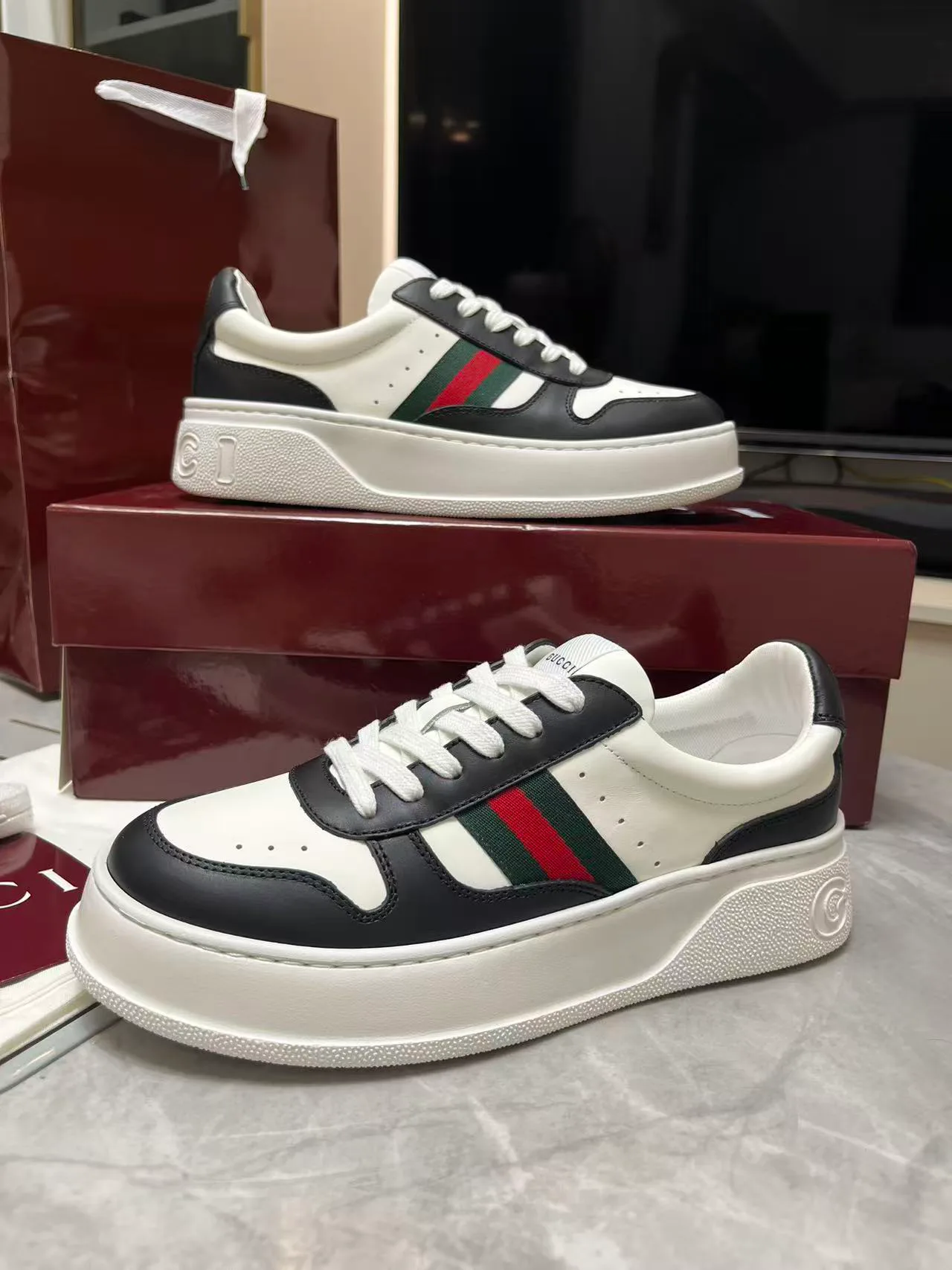Кроссовки Женские Gucci 17620413