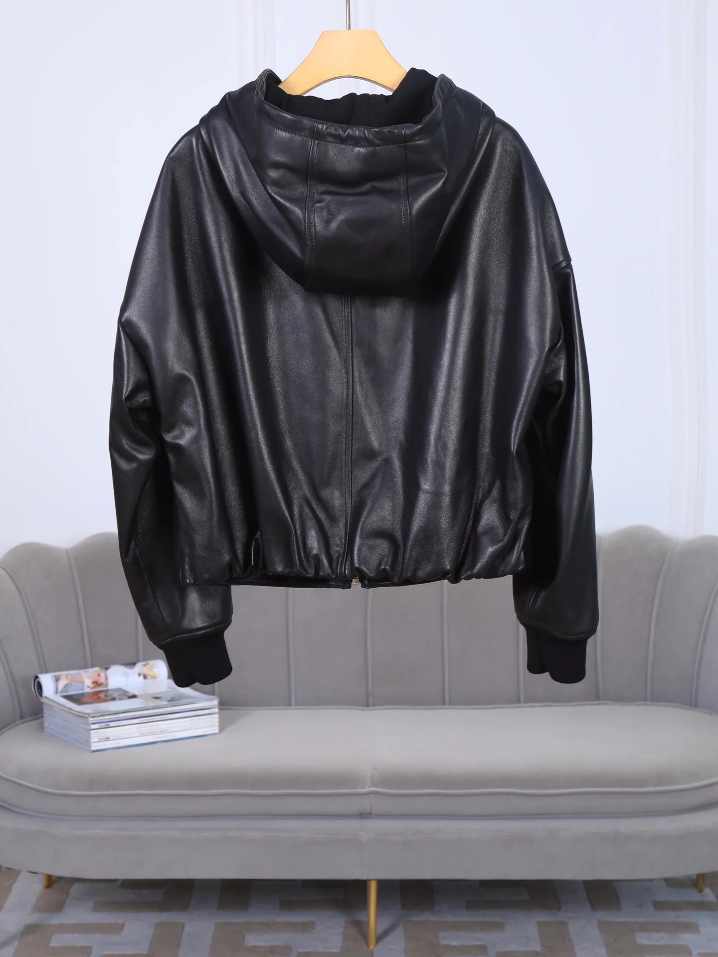 Кожаные Куртки И Дублёнки Женские Prada 17936261