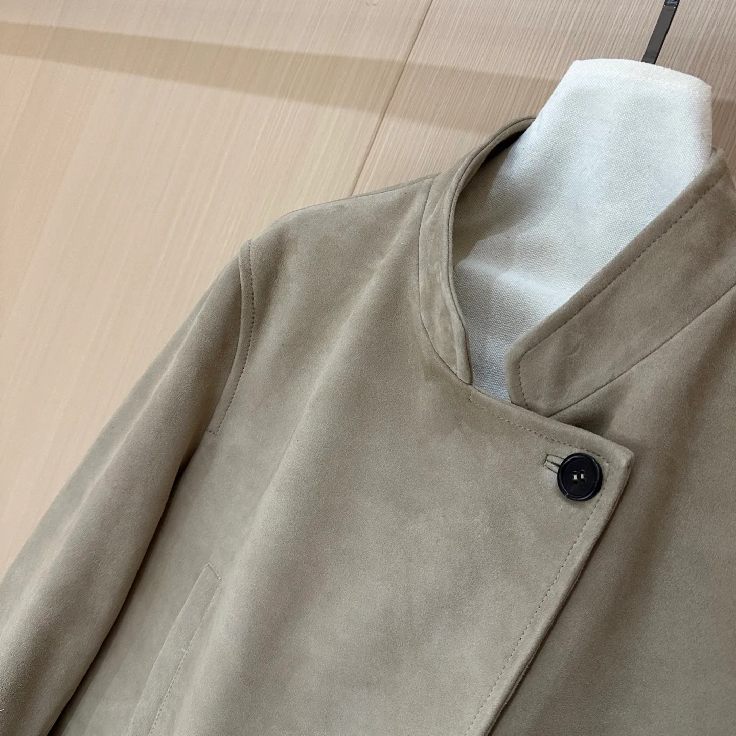 Кожаные Куртки И Дублёнки Женские Saint Laurent 11695420