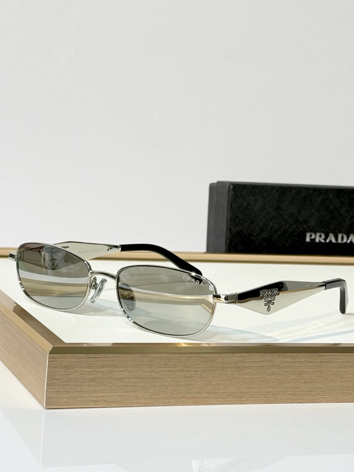 Очки Prada 18404815