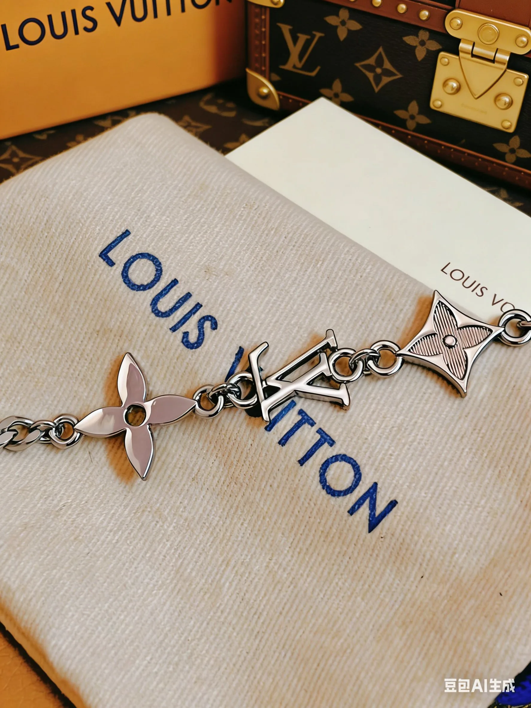 Бижутерия Louis Vuitton 11755903