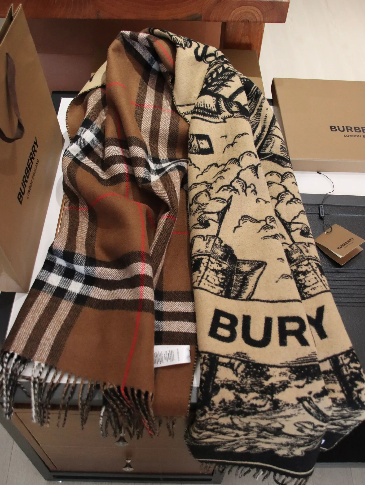 Шарфы Burberry 4410