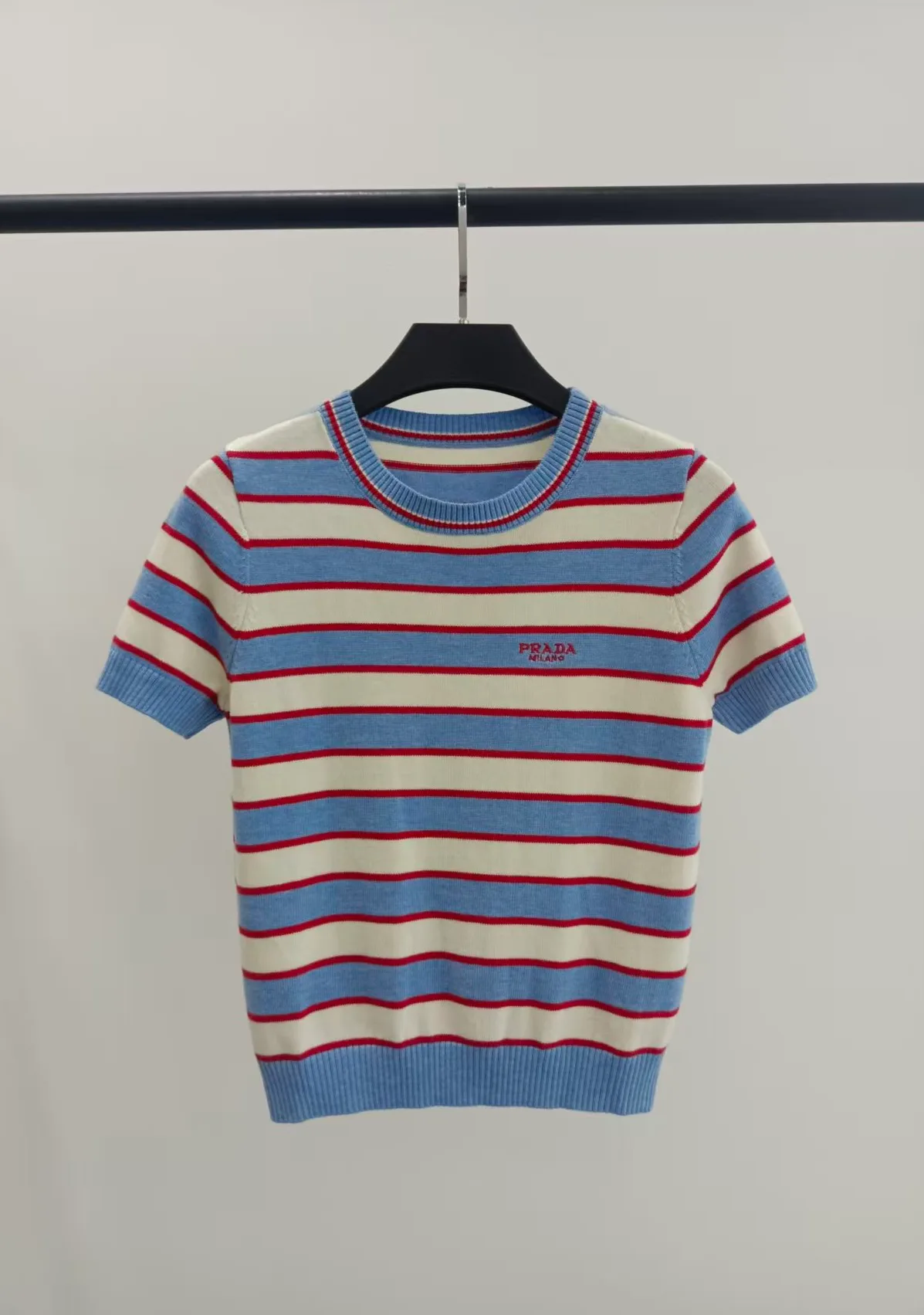 Футболки Женские Prada 13456132