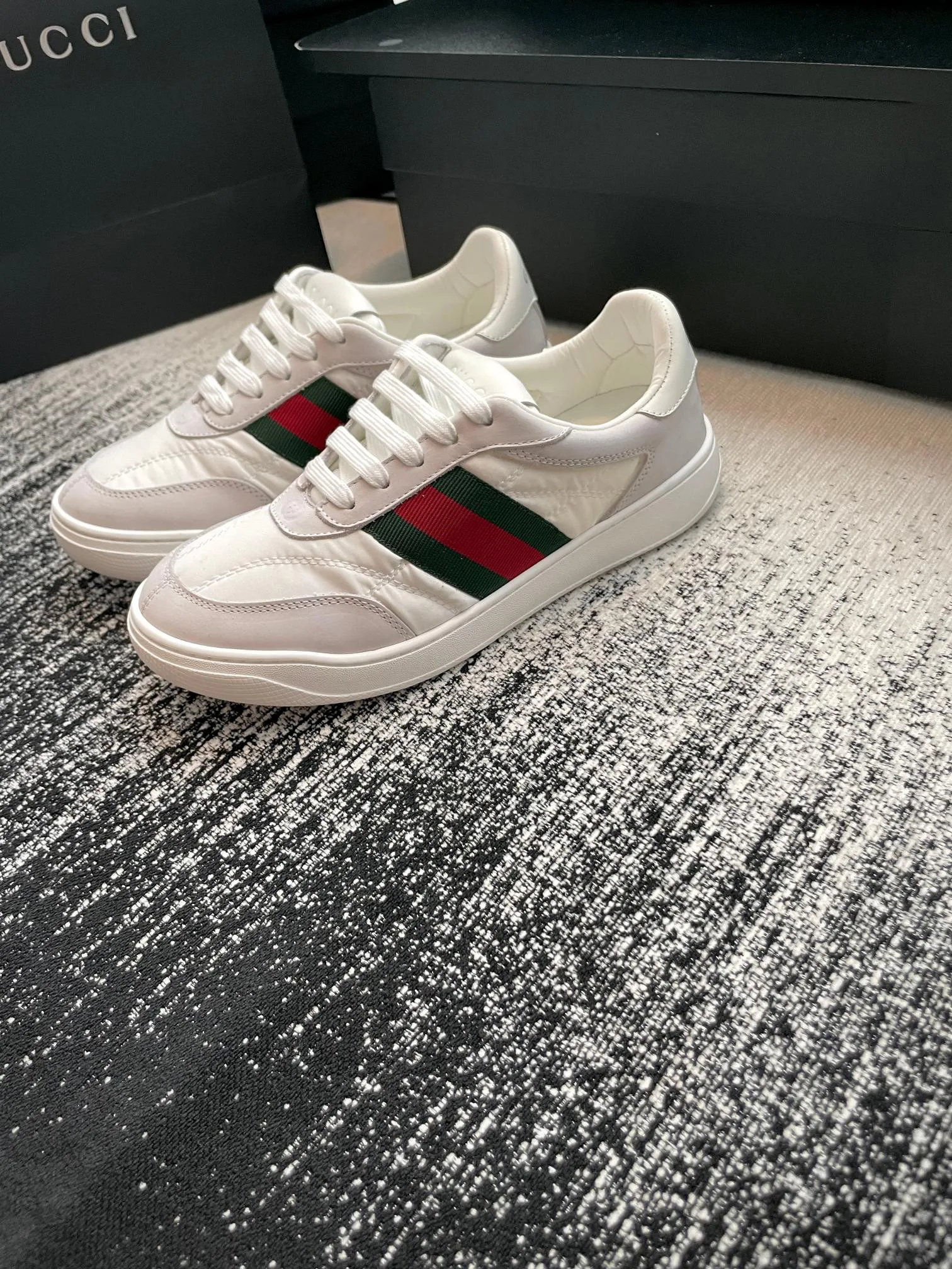 Кроссовки Женские Gucci 18447991