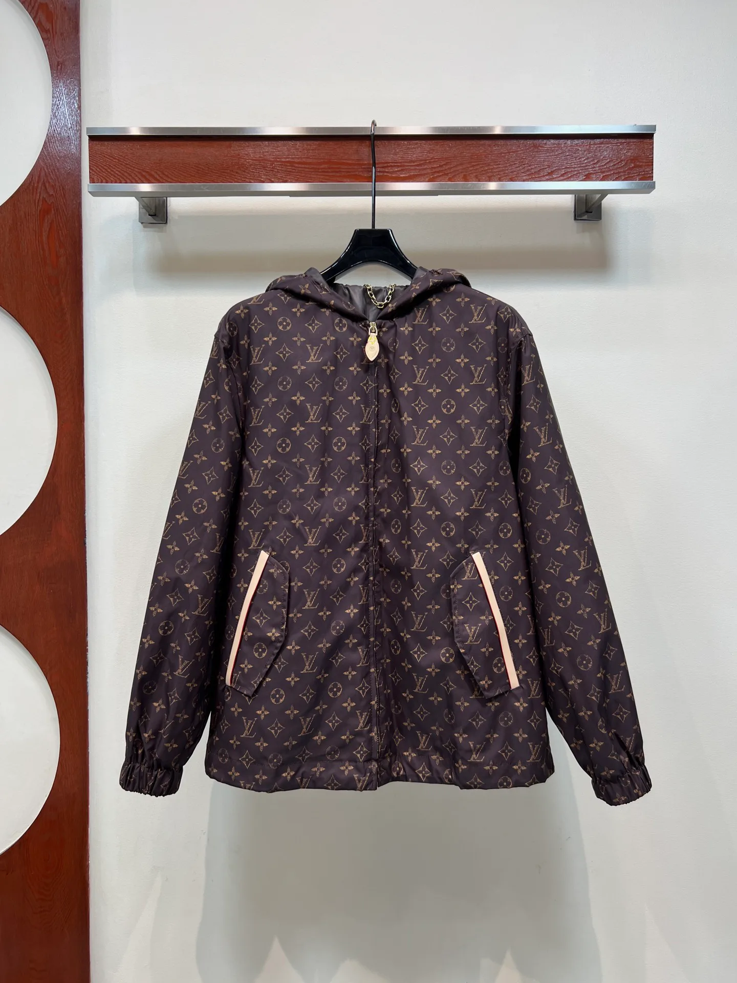 Куртки И Пуховики Женские Louis Vuitton 18408133
