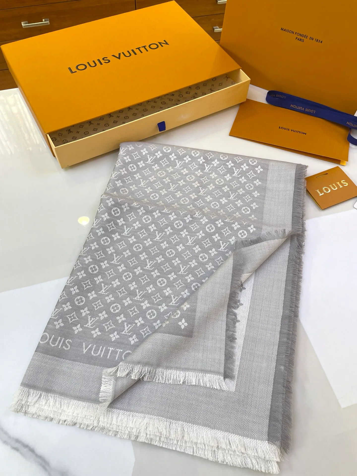 Шарфы Louis Vuitton 104656