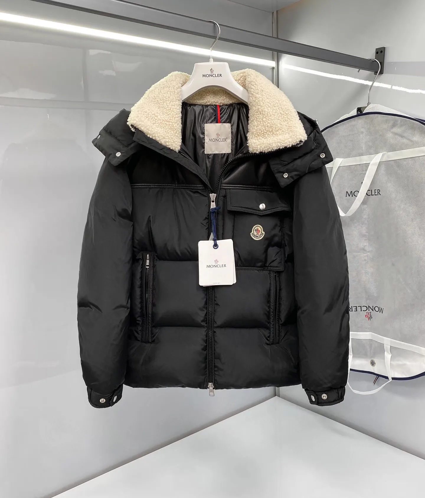 Куртки И Пуховики Женские Moncler 17964559