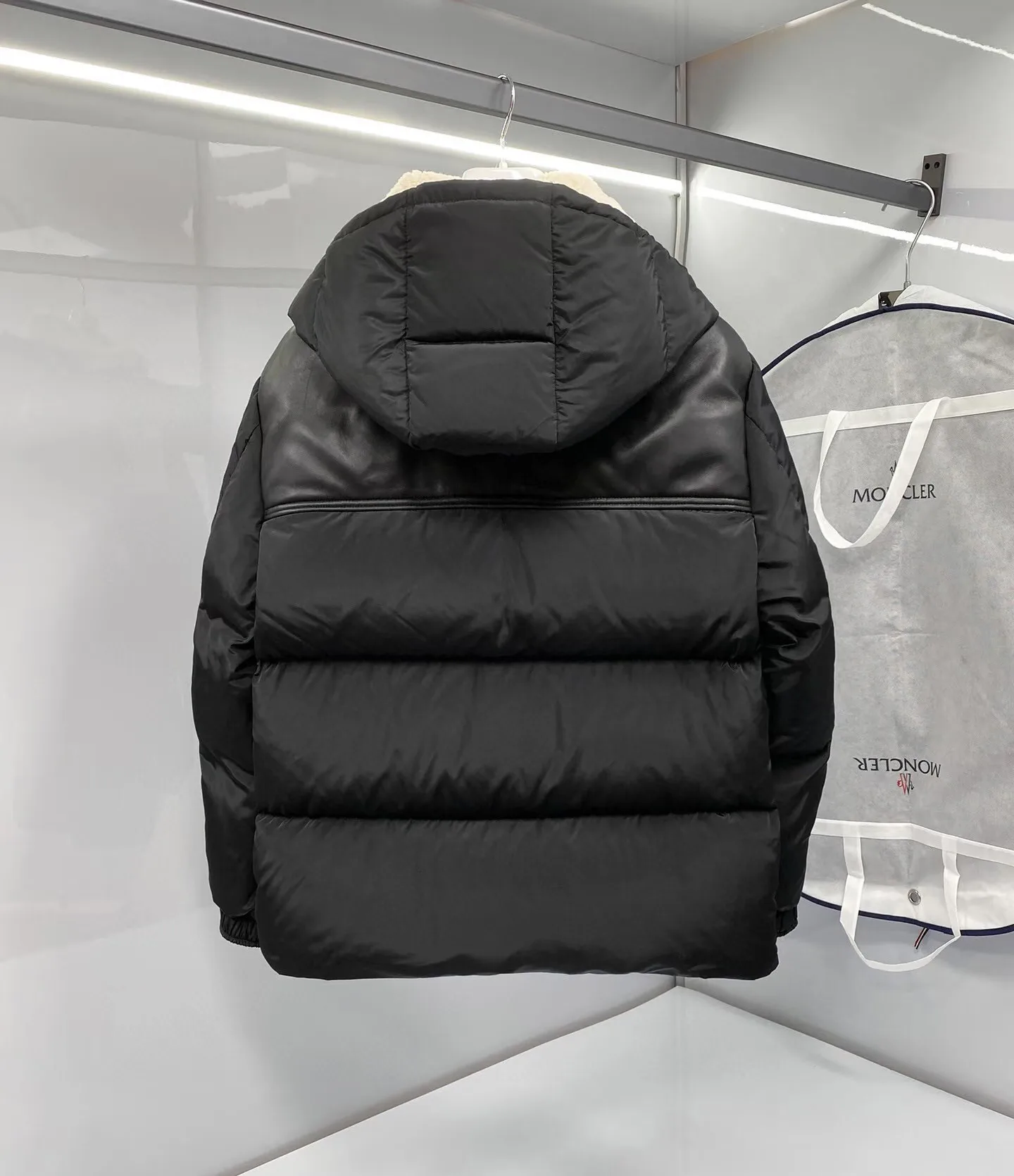 Куртки И Пуховики Женские Moncler 17964559