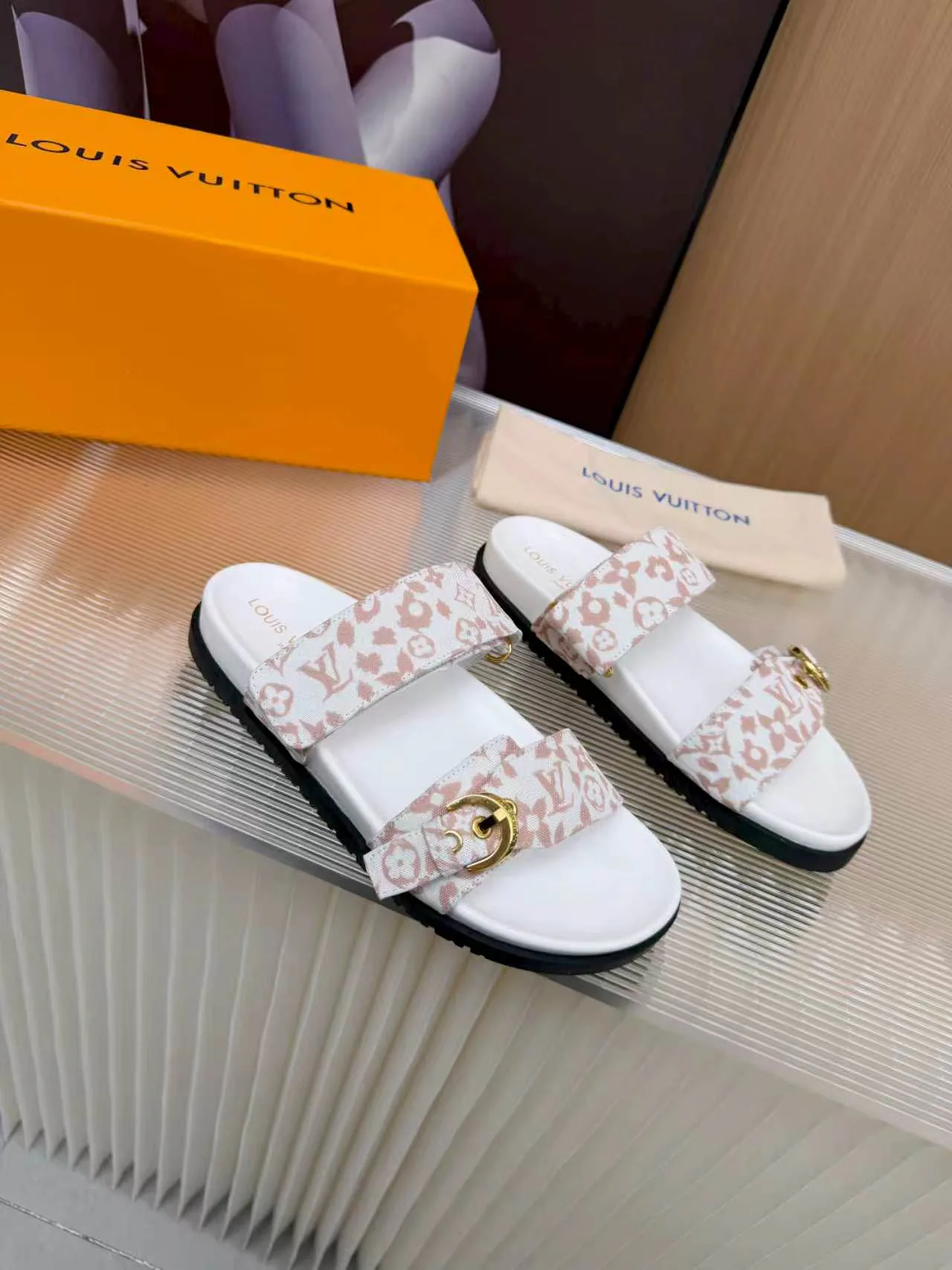 Шлепанцы Женские Louis Vuitton 11633020