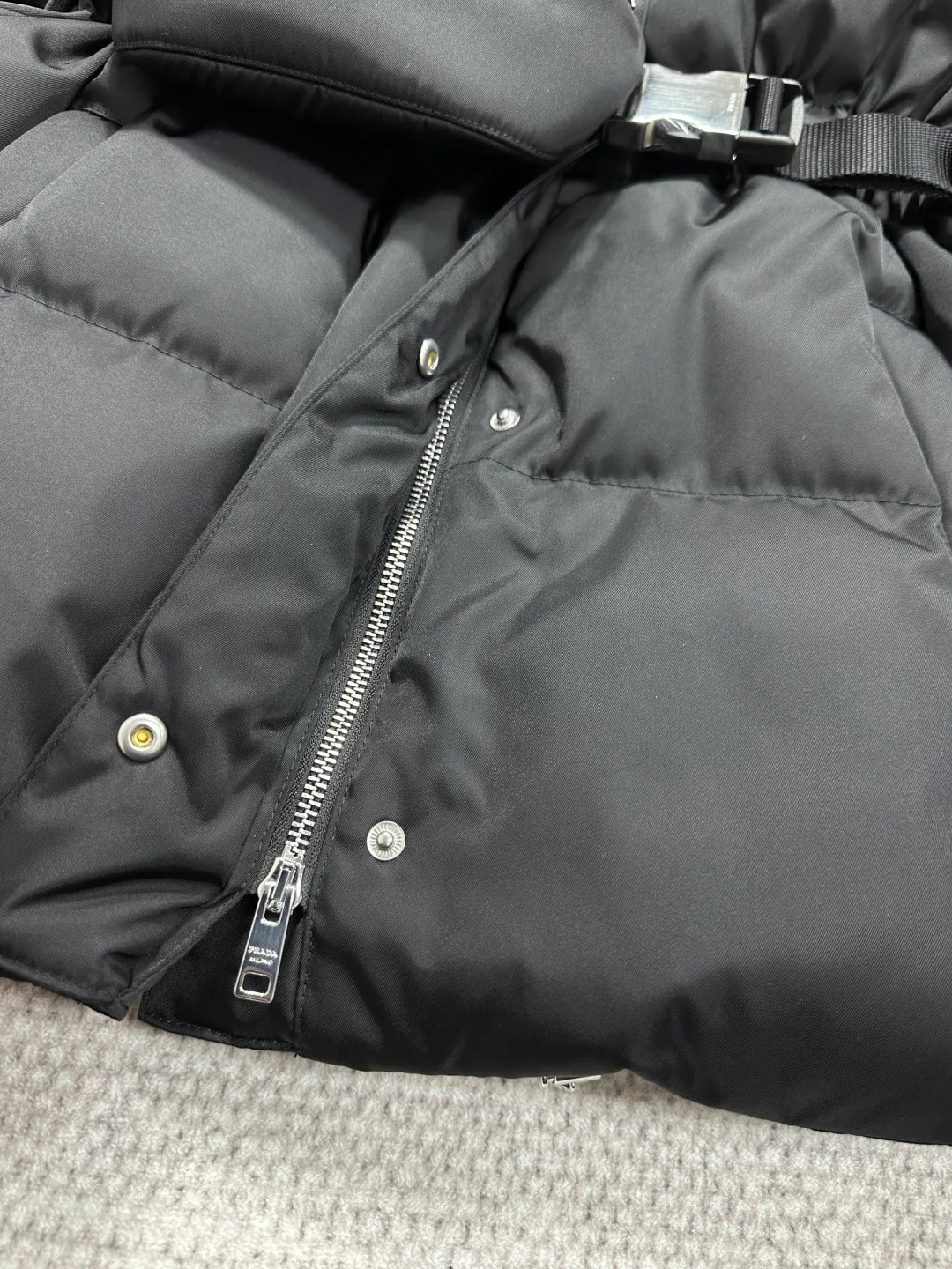 Куртки И Пуховики Женские Prada 18538731