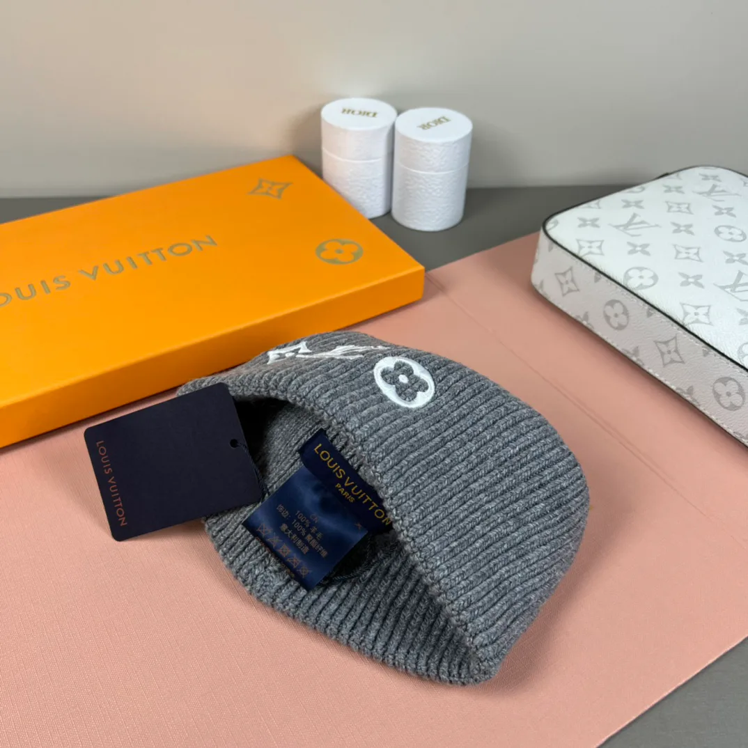 Головные Уборы Louis Vuitton 17879713